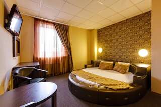 Гостиница Мартон Северная Краснодар Большой двухместный номер с 1 кроватью-1